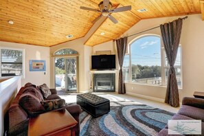 TV, fireplace