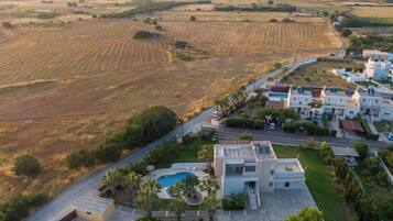 Vila, 5 quartos, piscina particular, vista para o oceano | Jardim