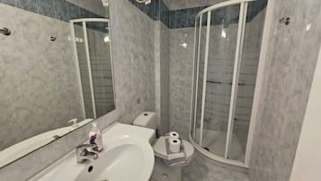 Apartment, 1 Schlafzimmer, Raucher, Gartenblick | Badezimmer | Haartrockner, Handtücher