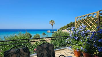 Apartment, 1 Schlafzimmer, Raucher, Gartenblick | Speisen im Freien