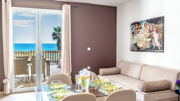 Apartment, 1 Bedroom, Garden View | Living room | TV