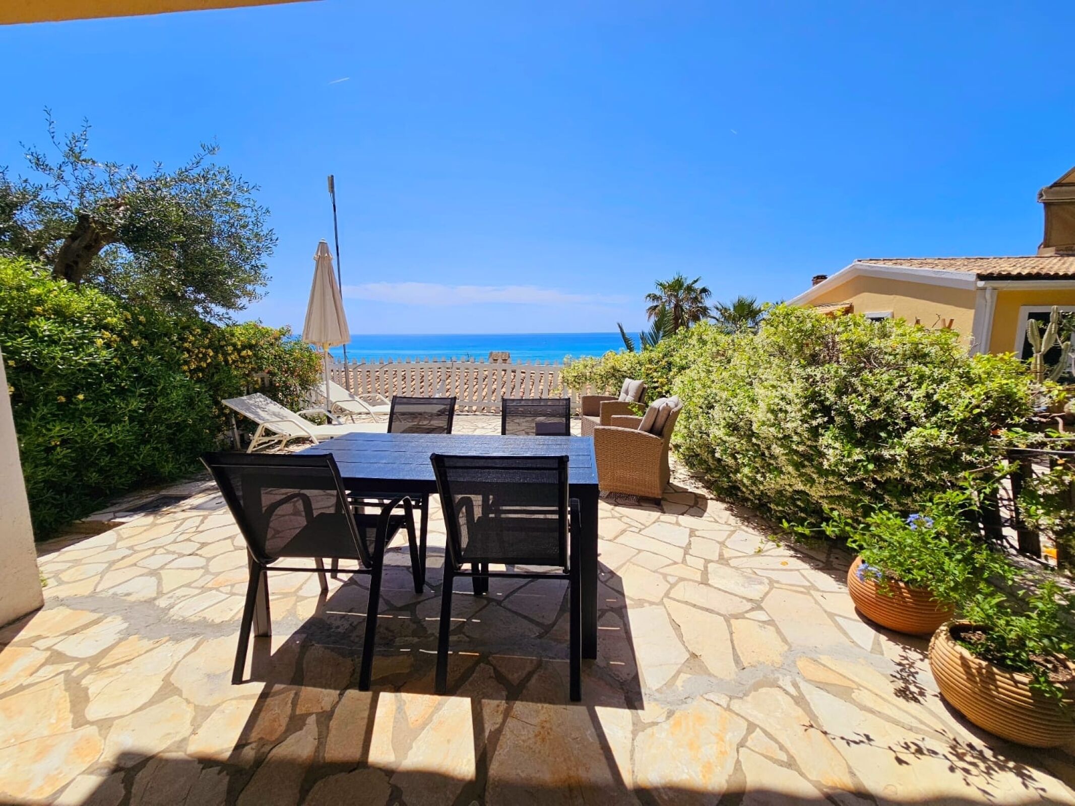 Appartement, 1 chambre, vue jardin | Restauration extérieure