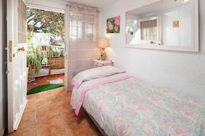 1 habitación, tabla de planchar con plancha, wifi gratis y ropa de cama 