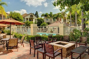 Outdoor pool - LAX Manhattan Beach Hotel (El Segundo)