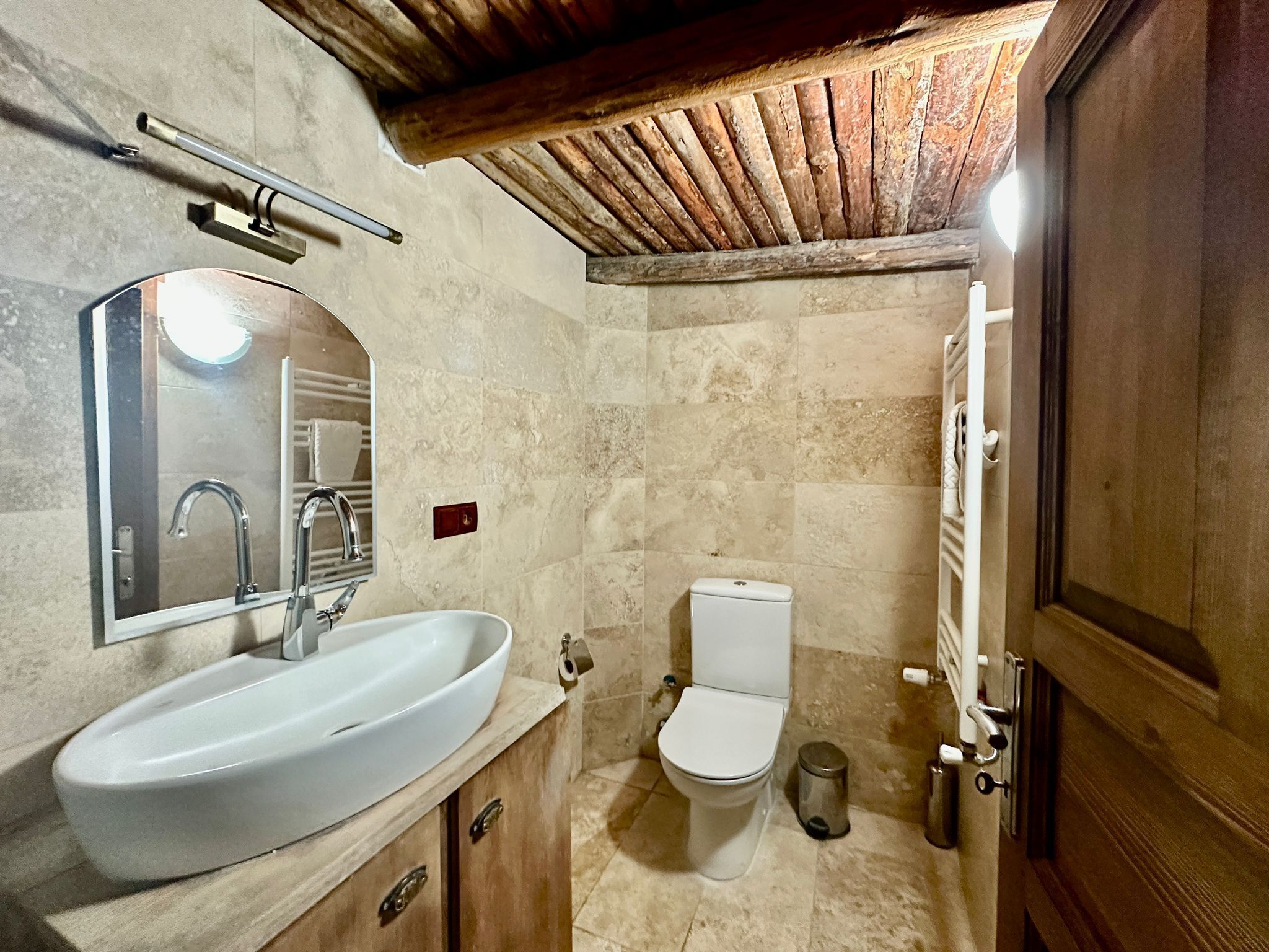 deluxe double room | bathroom | slippers, towels