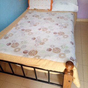 Desk, free WiFi, bed sheets - Flavours Lodge - Nakuru - Adults Only (Nakuru)
