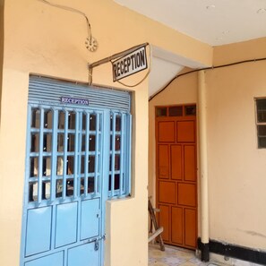 Reception - Flavours Lodge - Nakuru - Adults Only (Nakuru)