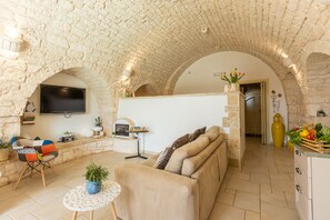 テレビ、DVD プレーヤー、ステレオ