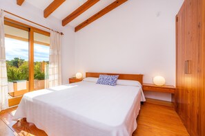 3 bedrooms, iron/ironing board, free WiFi, bed sheets -  Charming Country House with Large Garden with Mountain View, Pool, Wi-Fi and Terraces (Artá)