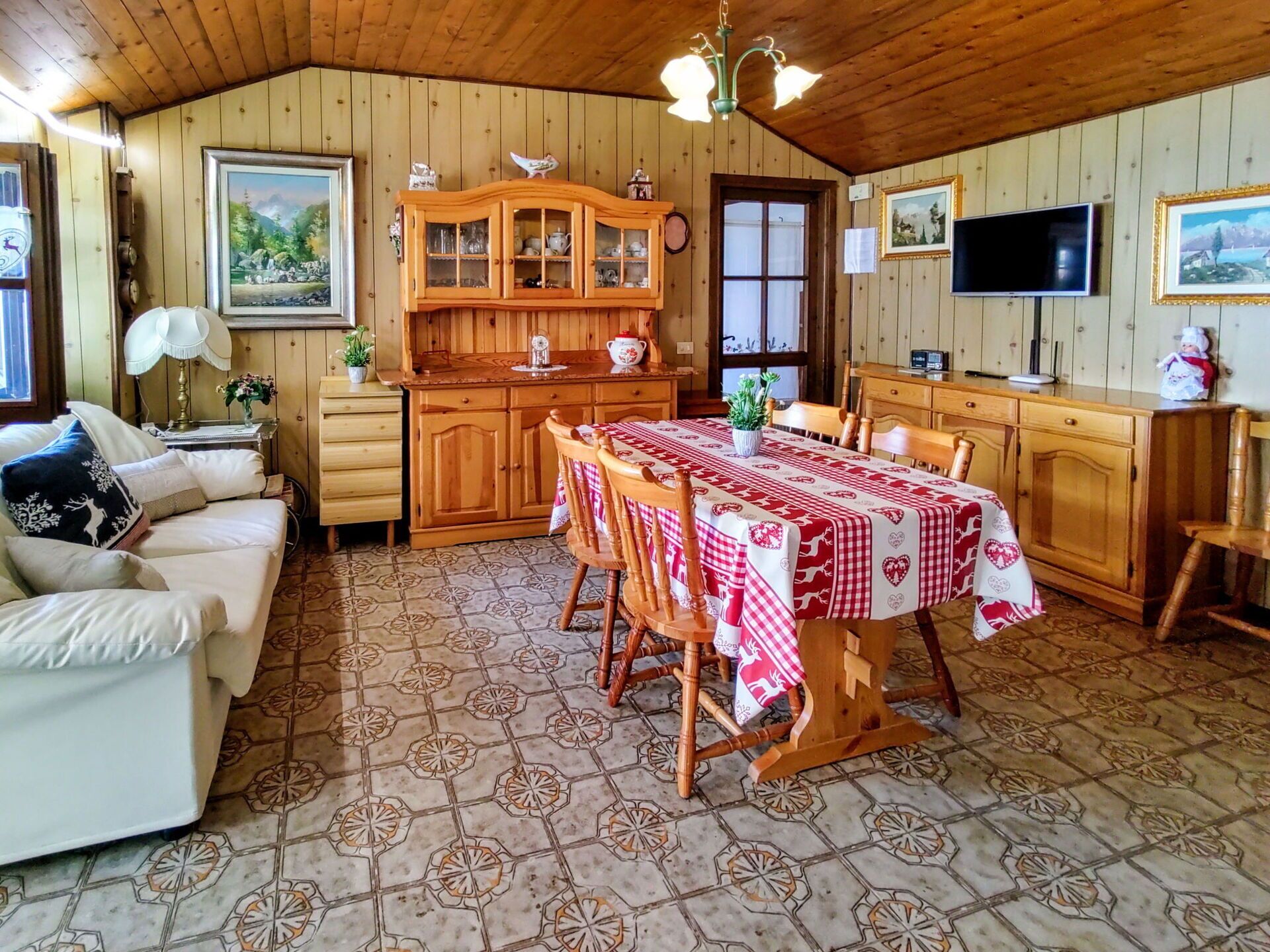 Télévision, cheminée