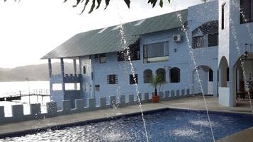 حمّام سباحة خارجي