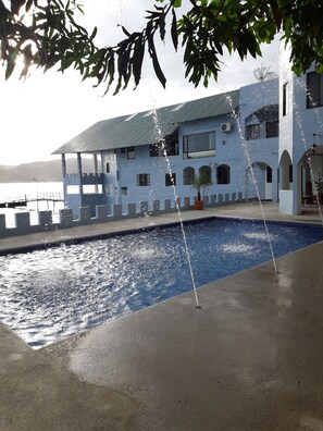 Outdoor pool - Vista Castillo Hotel (Golfito)