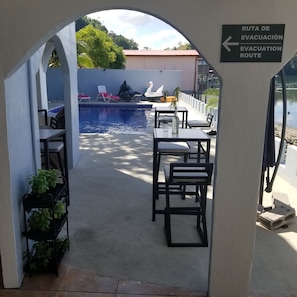 Outdoor dining - Vista Castillo Hotel (Golfito)