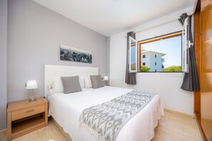 4 slaapkamers, een strijkplank/strijkijzer, gratis wifi, beddengoed