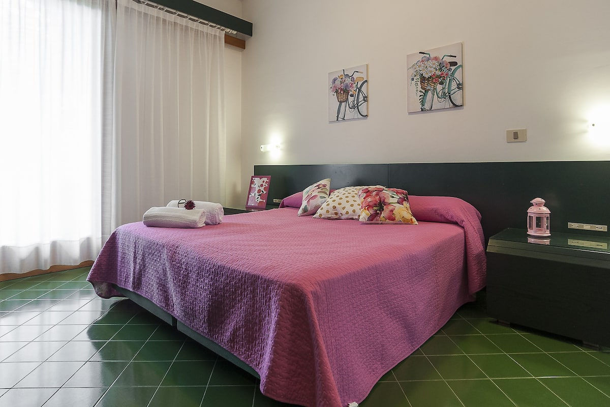 1 bedroom, cots/infant beds, free WiFi, bed sheets