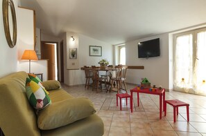 Appartamento, 1 camera da letto | Area soggiorno | TV LCD