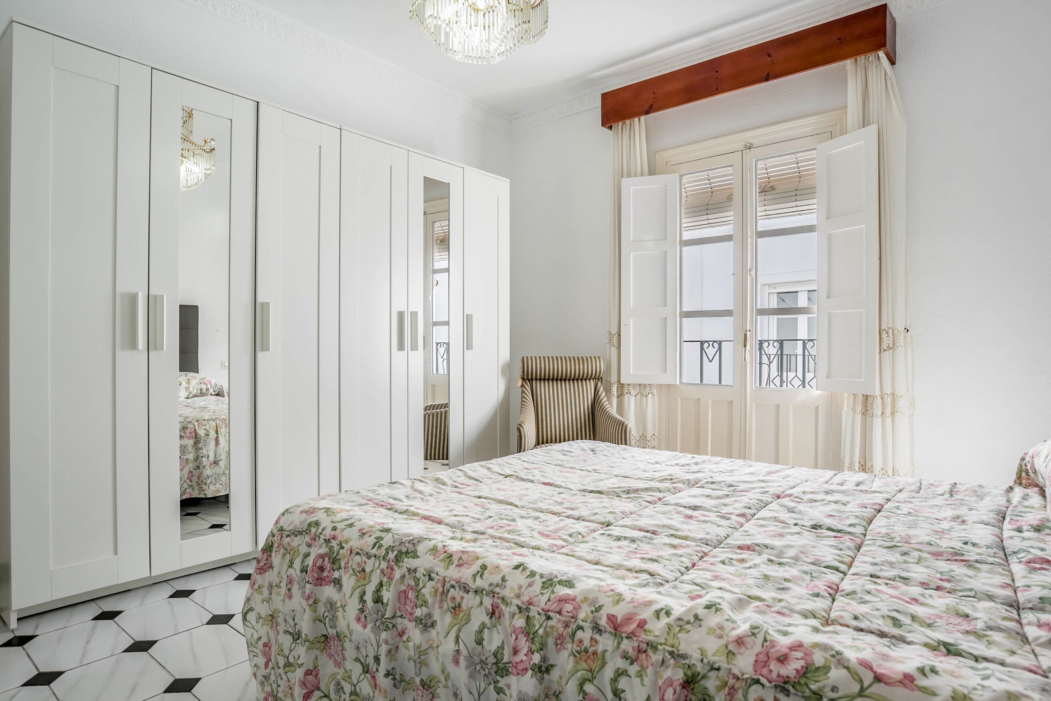 2 多间卧室、熨斗/熨衣板、免费 WiFi、床单