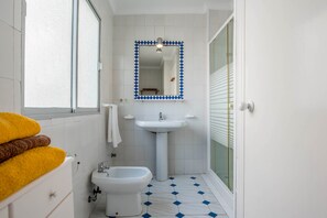 Shower, free toiletries, hair dryer, towels