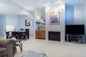 テレビ、書斎 / ワークスペース