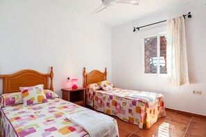 2 عدّة غرف نوم ومكواة/لوح كي وواي فاي مجانًا وملاءات أسرّة