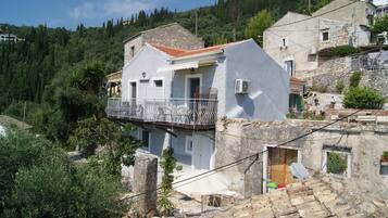 House, 1 Bedroom, Smoking, Balcony | Front of property