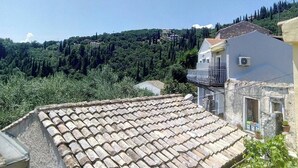 Unclassified image, 3 of 27, button - "aristidis Stone House" (Corfu)