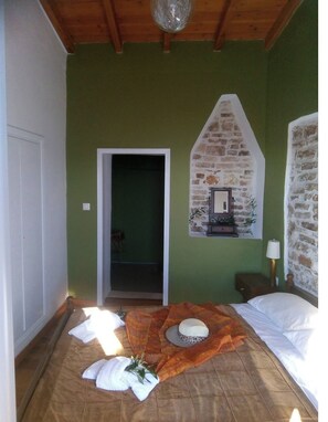Casa, 1 habitación, para fumadores, balcón | 1 habitación, tabla de planchar con plancha, wifi gratis y ropa de cama 
