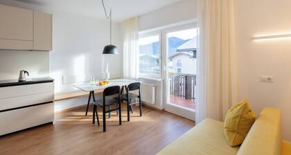 Moderne "Hus Ferienwohnung - Nr. 2" mit Balkon, Garten & WLAN