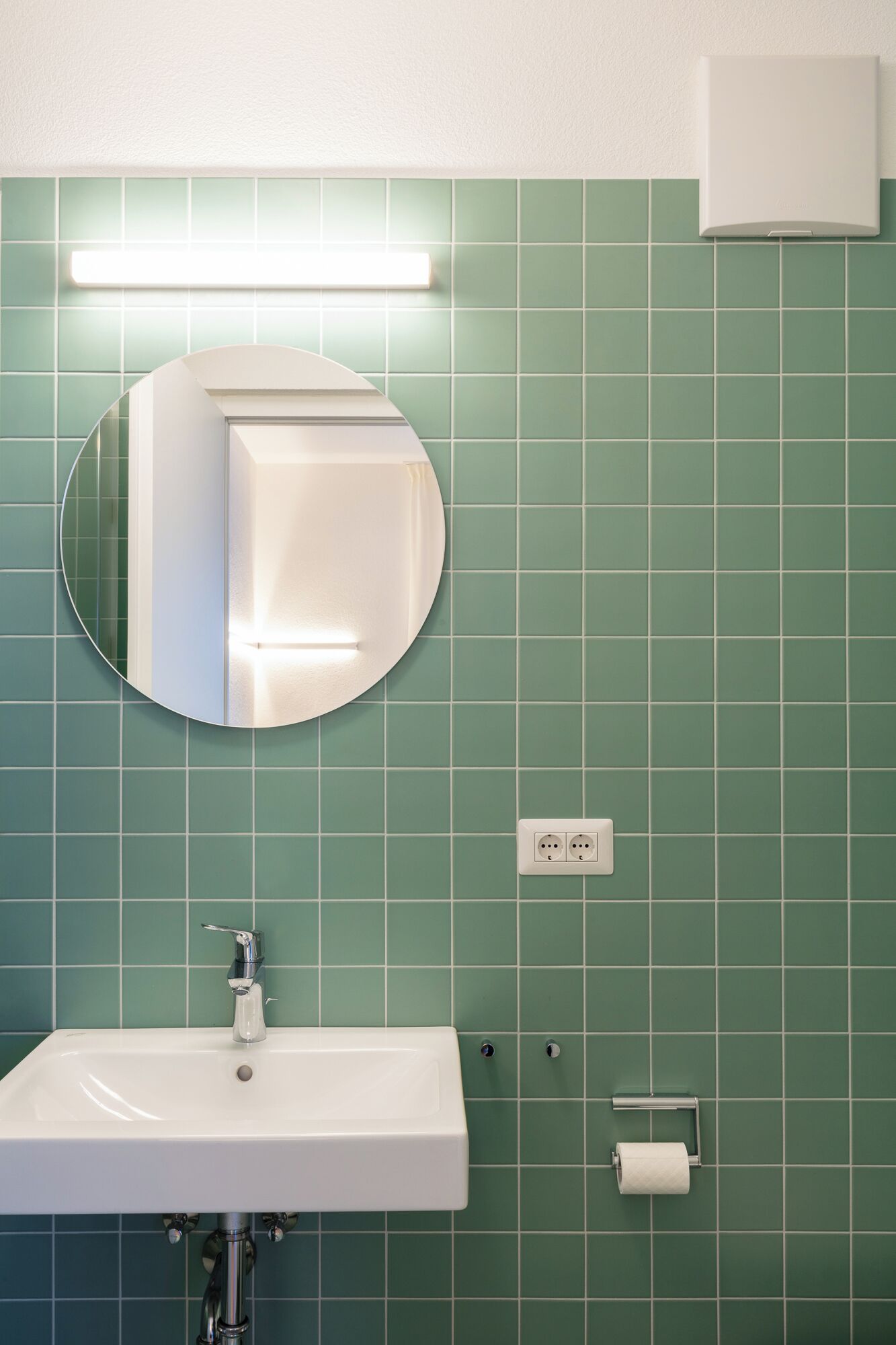 Douche, sèche-cheveux, serviettes fournies