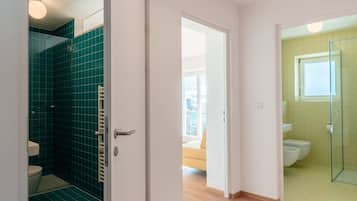 Dusch, hårtork och handdukar