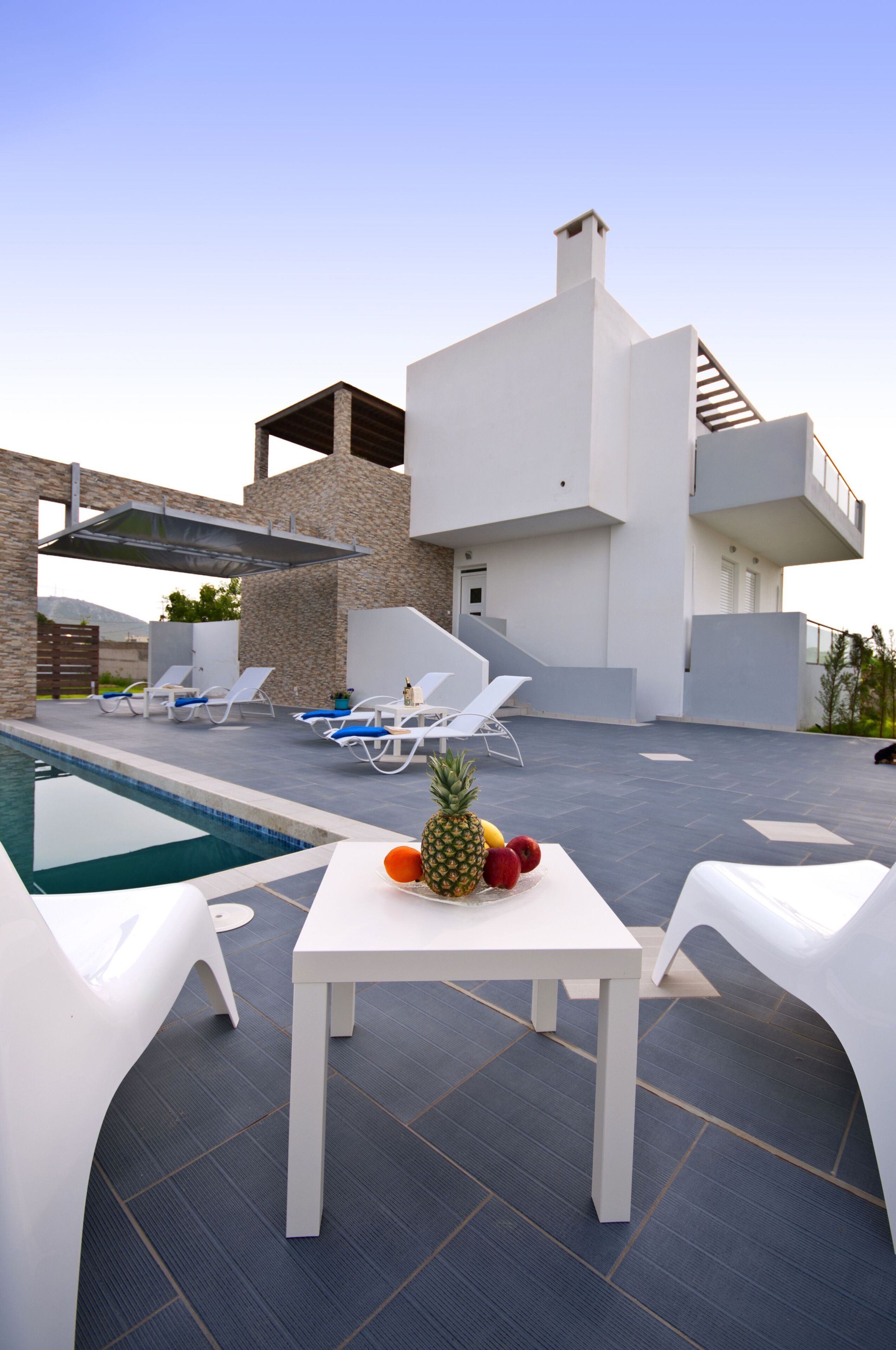 Vila, 5 quartos, piscina particular, vista para o jardim | Fachada
