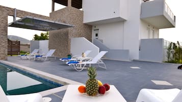 Vila, 5 quartos, piscina particular, vista para o jardim | Fachada