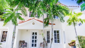 Bagian depan properti