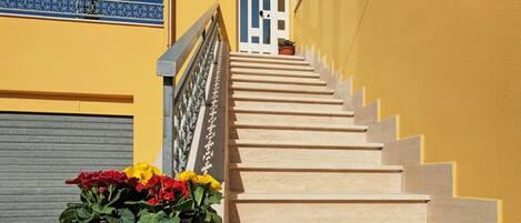 تفاصيل الفندق من الخارج