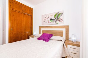 2 slaapkamers, een strijkplank/strijkijzer, gratis wifi, beddengoed