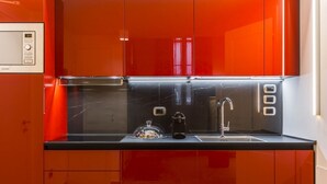 茶具/咖啡用具、冰箱、微波炉、电热水壶
