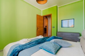 1 habitación, tabla de planchar con plancha, wifi y ropa de cama 
