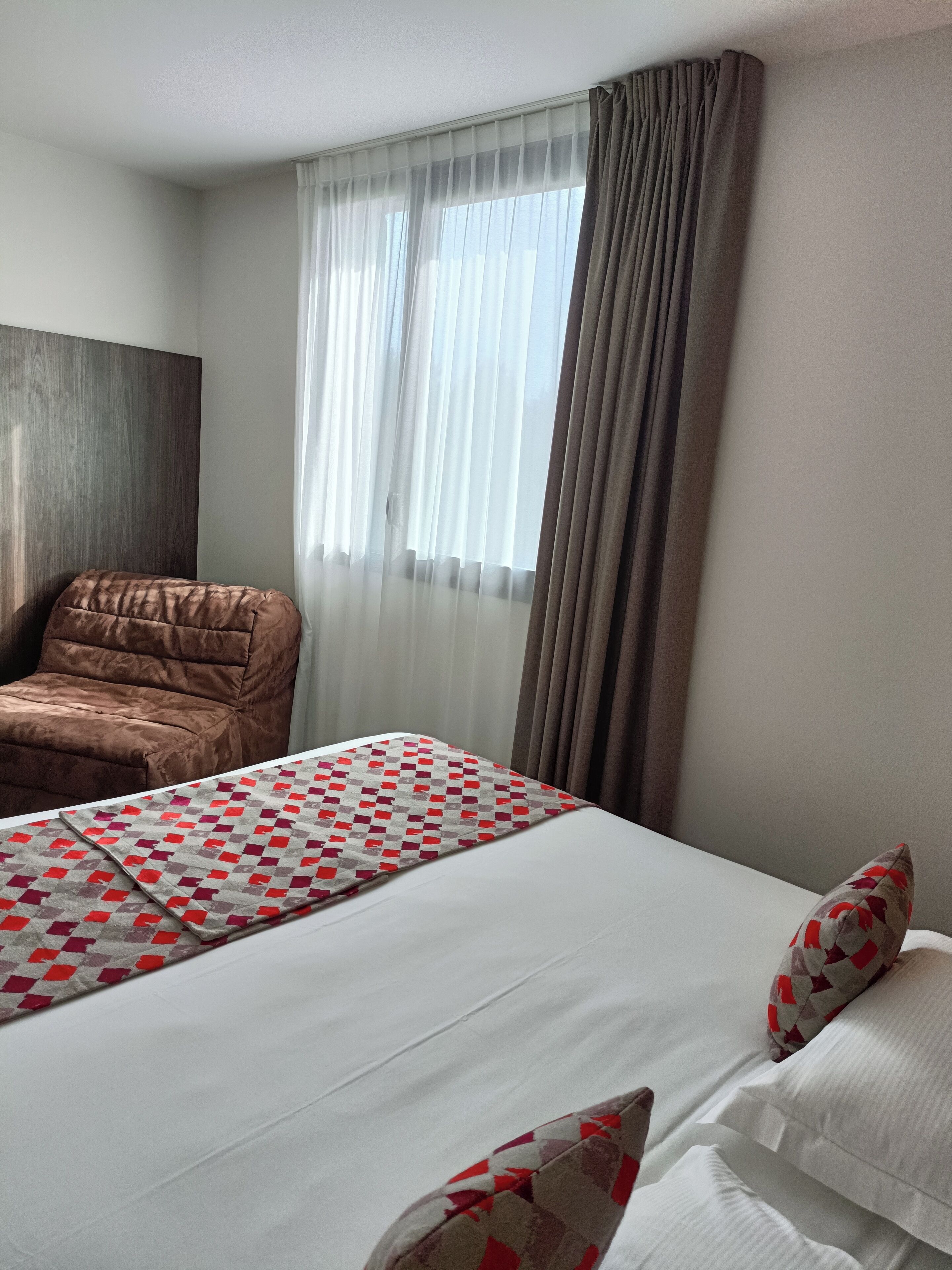 superior triple room | 1 bedroom, individually decorated, individually furnished, desk