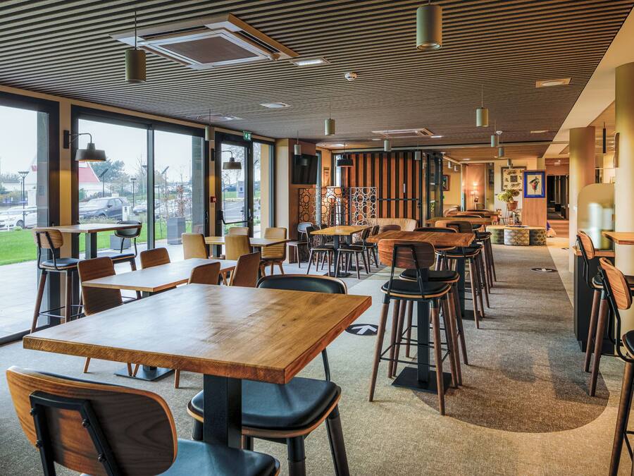 Se ofrece un desayuno bufé (13 EUR por persona)