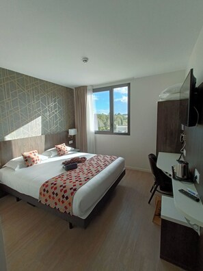 Chambre Double Confort | Décoration personnalisée, ameublement personnalisé, bureau