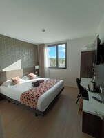 Decoración personalizada, muebles diferentes y escritorio 