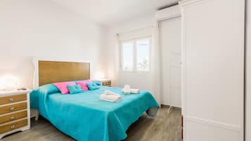 1 slaapkamer, een strijkplank/strijkijzer, gratis wifi, beddengoed