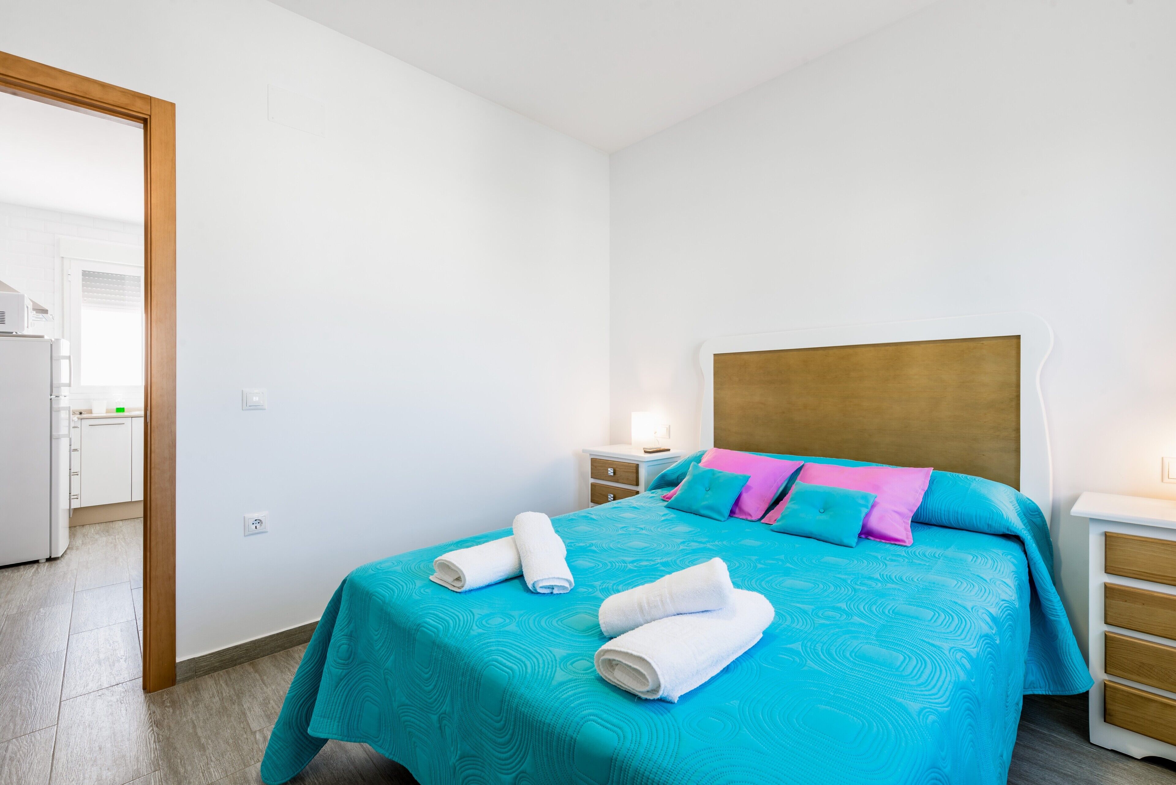 1 slaapkamer, een strijkplank/strijkijzer, gratis wifi, beddengoed