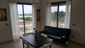 TV - Charming Holiday Apartment in Torre dell'Orso with Sea View, Air Conditioning & Balcony; Parking Available (Torre dell'Orso)