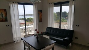 TV - Charming Holiday Apartment in Torre dell'Orso with Sea View, Air Conditioning & Balcony; Parking Available (Torre dell'Orso)