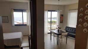 2 slaapkamers, een strijkplank/strijkijzer, beddengoed