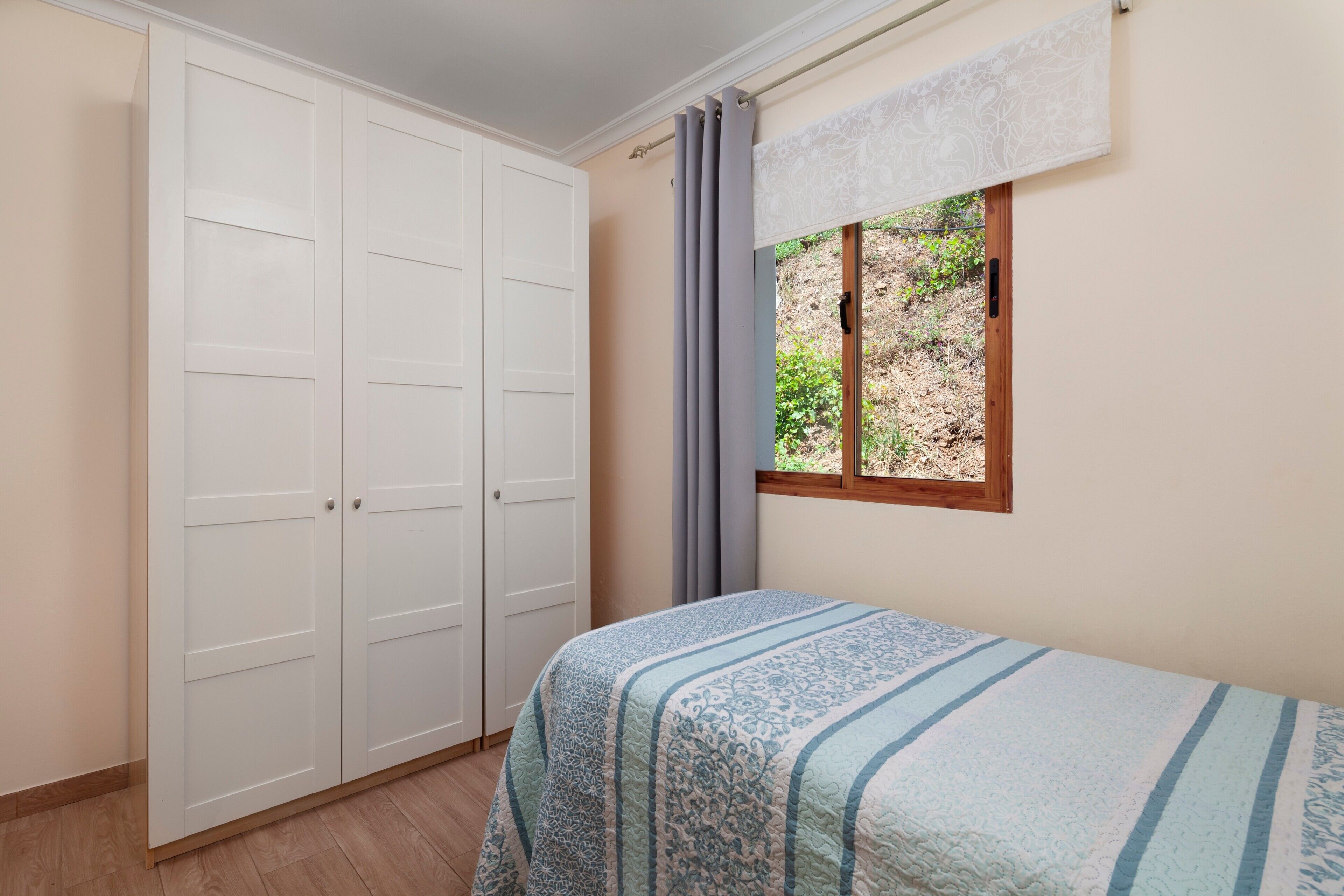 4 chambres, fer et planche à repasser, Wi-Fi gratuit, draps fournis