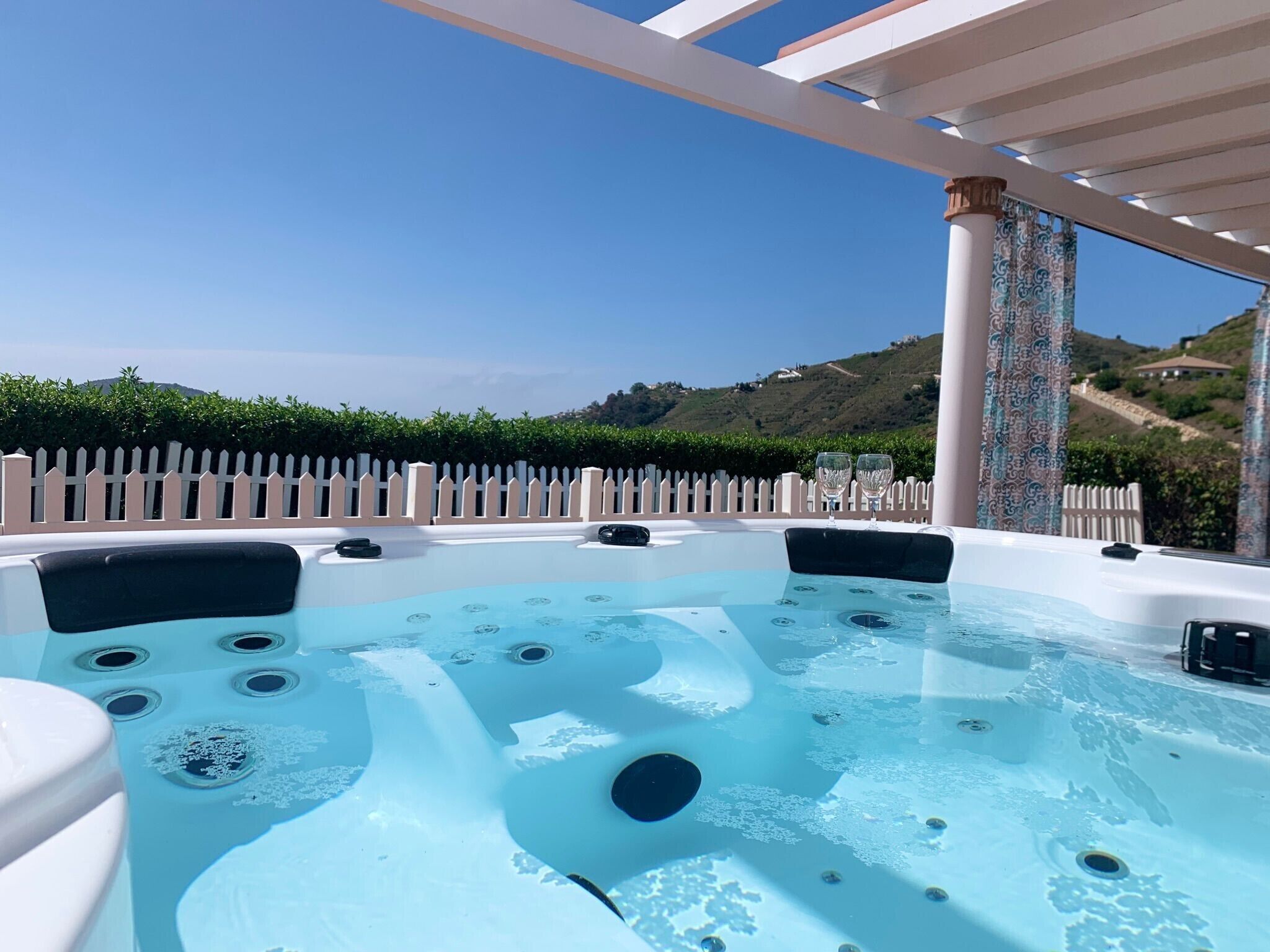 Bañera de hidromasaje al aire libre