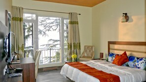 2 habitaciones, escritorio, tabla de planchar con plancha y wifi gratis