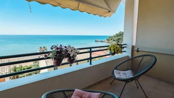 Apartment, 2 Bedrooms, Balcony, Mountain View | Balcony